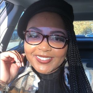 Meet your Posher, Kalaia
